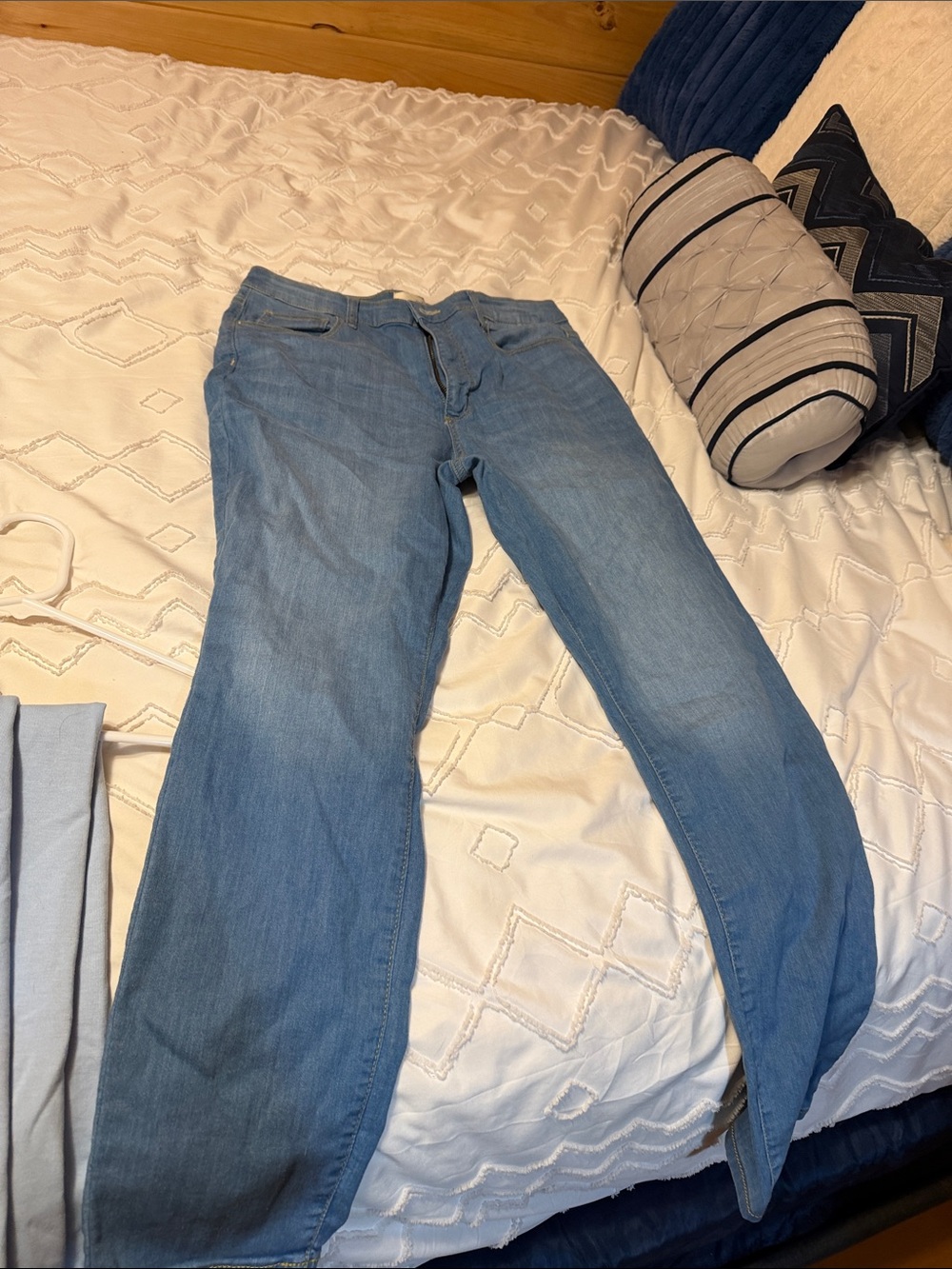 Universal Thread Light Blue Flared Women's Jeans